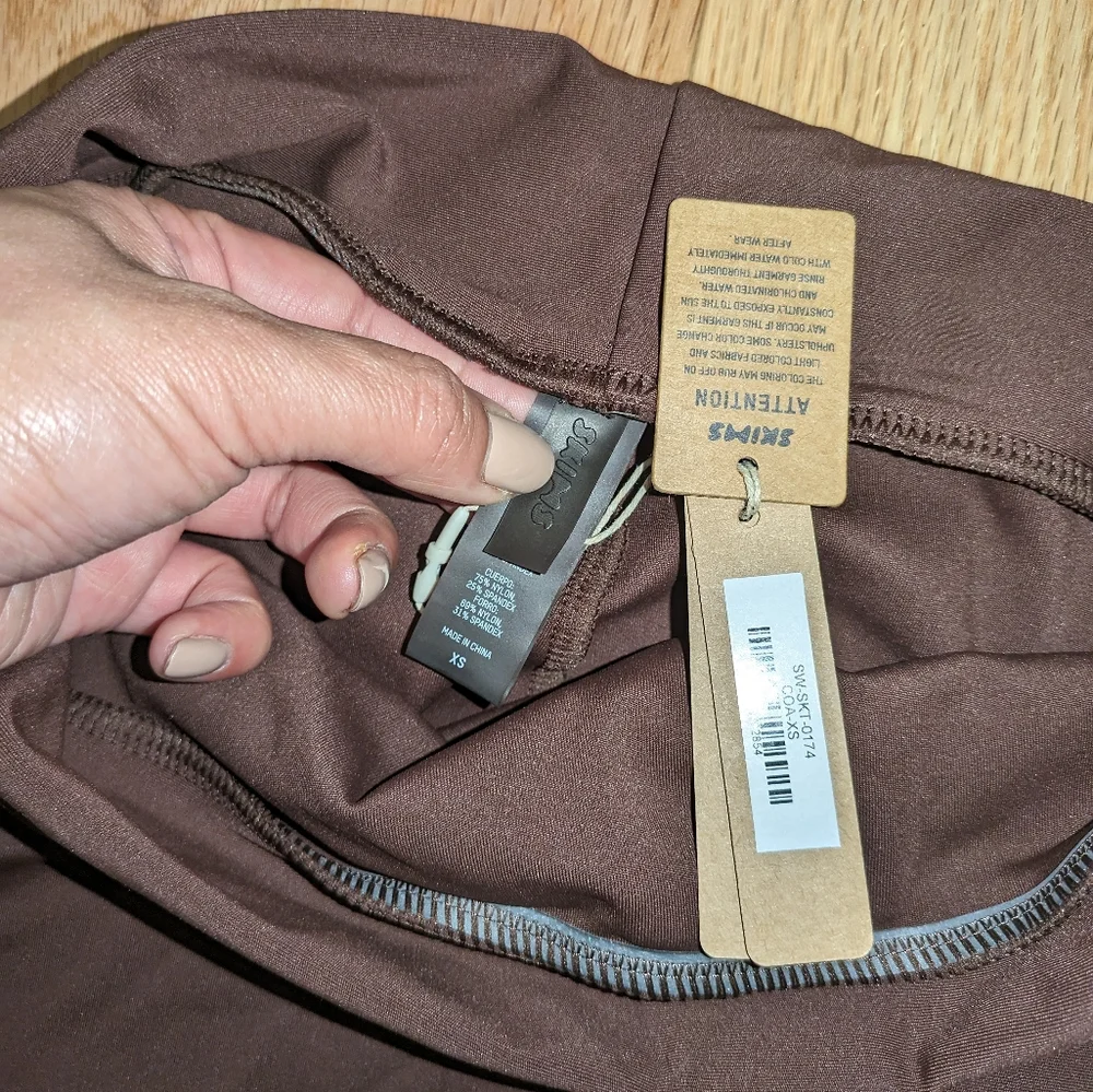 NWT SKIMS SWIM SKIRT IN COCOA SIZE XS